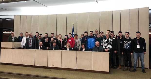Premijer Novalić, ministrica Dujmović i dogradonačelnik Šarić na Danu komunikacije sa mladima - EYOF 2019