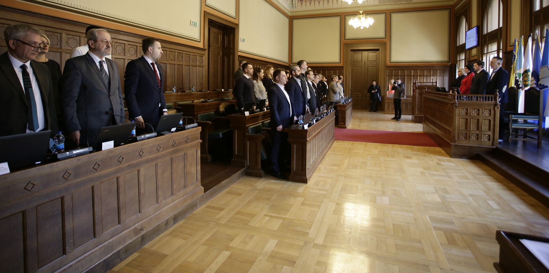 Gradsko vijeće i gradonačelnik Skaka osudili brutalni napad na Azrina Hodžića, povratnika u Prijedoru