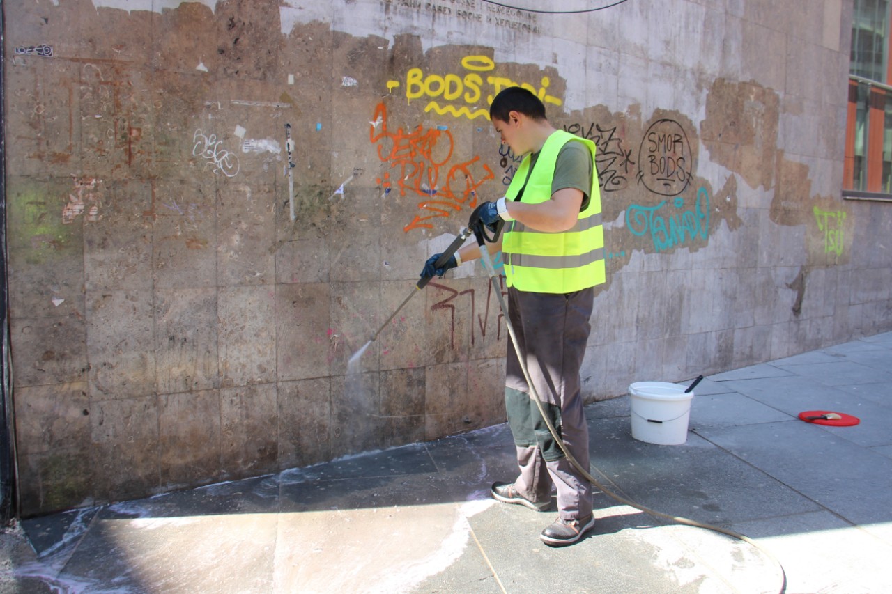 Grad Sarajevo podržao akciju uklanjanja grafita sa fasada 33 objekta uže gradske jezgre