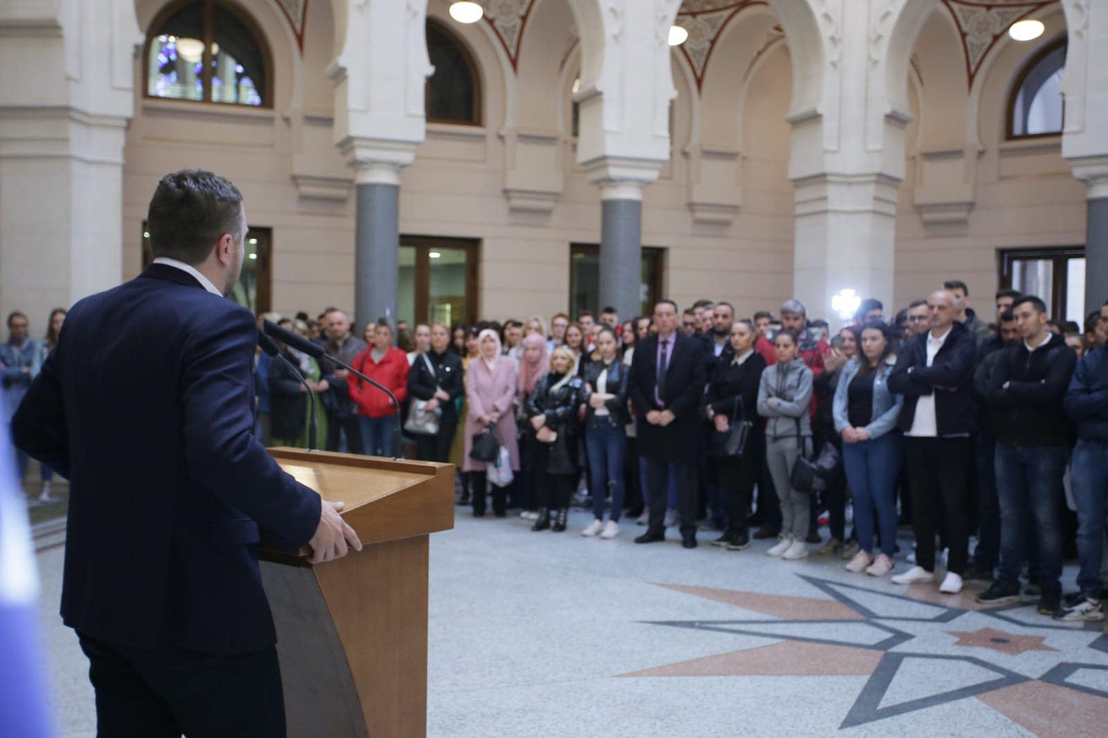 Uručeni ugovori za stipendiranje 294 sarajevska srednjoškolca